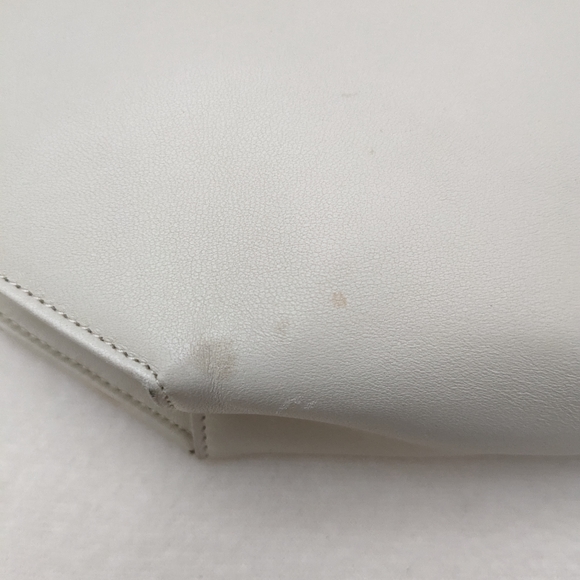 Vintage, butter soft, shoulder purse by Expressions. Light tan - Picture 2 of 8